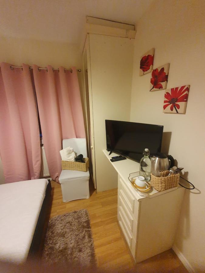 Double Size And Single Room In Barking Barking  Exterior foto